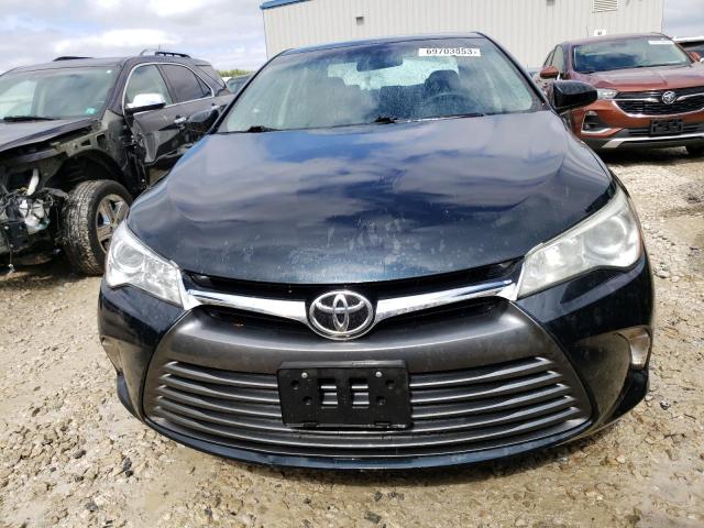 4T1BF1FK0HU661131 - 2017 TOYOTA CAMRY LE BLUE photo 5