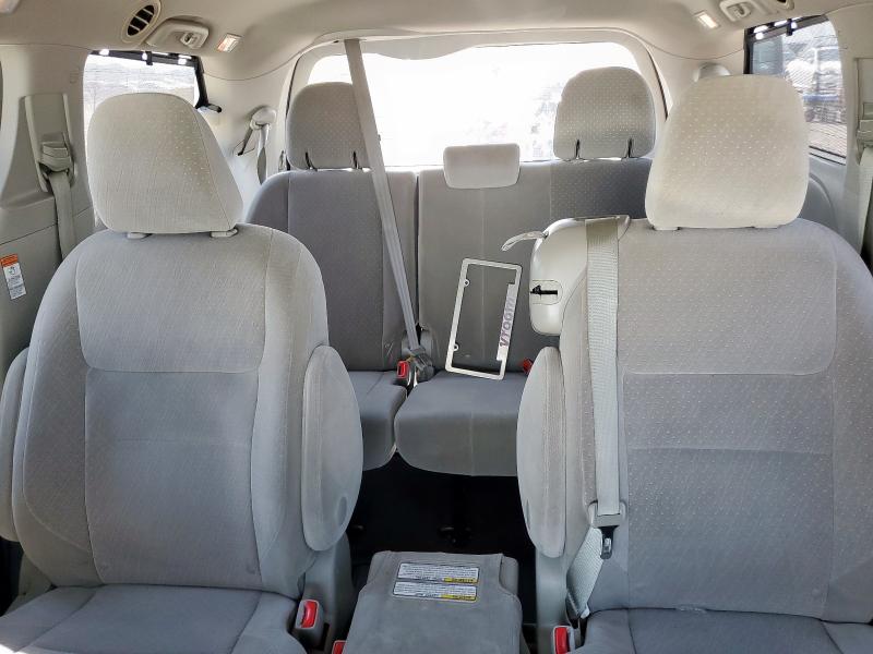 5TDKK3DCXFS593073 - 2015 TOYOTA SIENNA LE SILVER photo 10