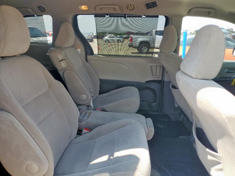 5TDKK3DCXFS593073 - 2015 TOYOTA SIENNA LE SILVER photo 11