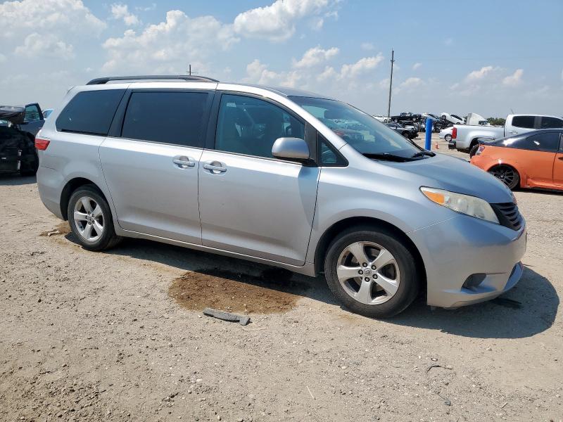 5TDKK3DCXFS593073 - 2015 TOYOTA SIENNA LE SILVER photo 4