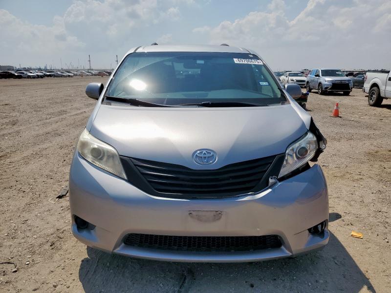 5TDKK3DCXFS593073 - 2015 TOYOTA SIENNA LE SILVER photo 5