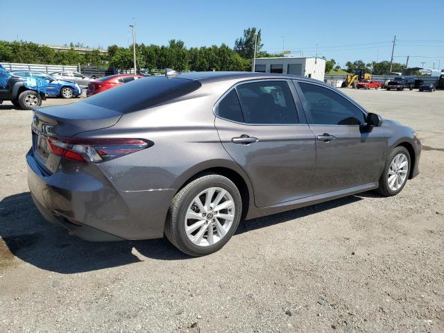 4T1C11AK6NU693278 - 2022 TOYOTA CAMRY LE GRAY photo 3