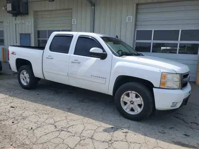 3GCPKTE36BG364483 - 2011 CHEVROLET SILVERADO K1500 LTZ WHITE photo 4