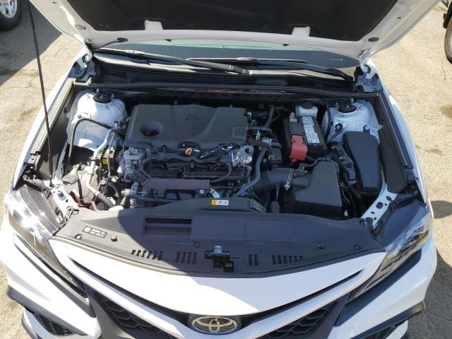 4T1G11AKXRU888551 - 2024 TOYOTA CAMRY SE NIGHT SHADE WHITE photo 11