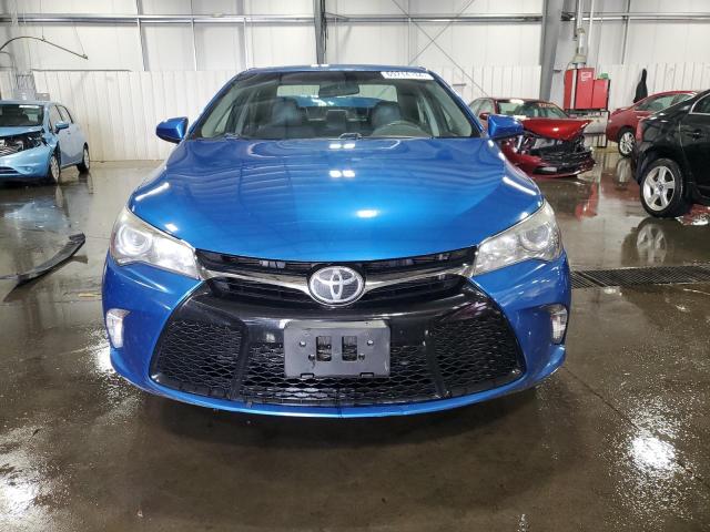 4T1BF1FK8HU707594 - 2017 TOYOTA CAMRY LE BLUE photo 5