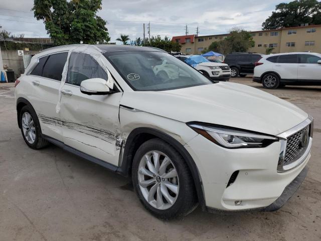 3PCAJ5M10KF126381 - 2019 INFINITI QX50 ESSENTIAL WHITE photo 4