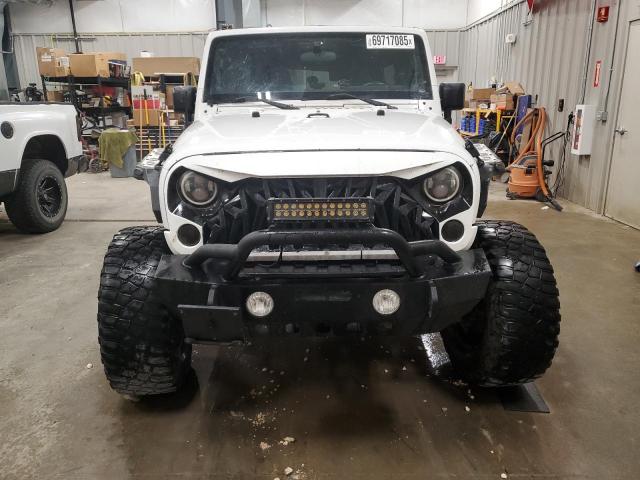 1C4BJWDG2CL111829 - 2012 JEEP WRANGLER U SPORT Weiß Foto 5