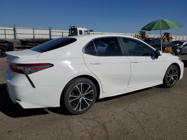 4T1B11HKXJU074890 - 2018 TOYOTA CAMRY L 白色 照片 3