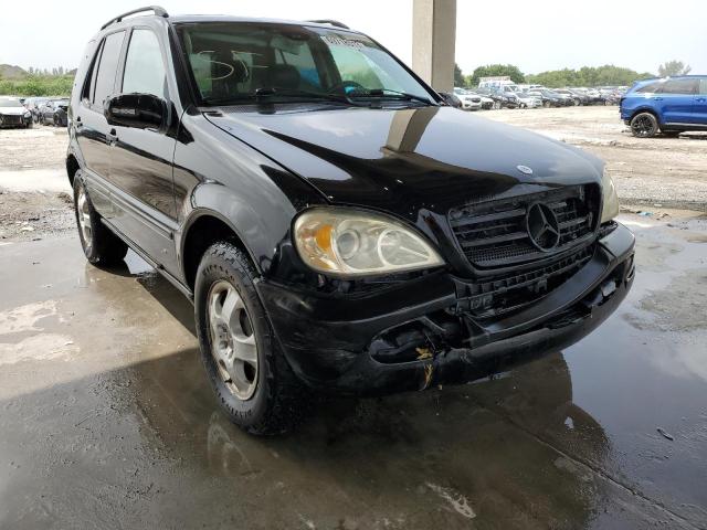 4JGAB54E52A352744 - 2002 MERCEDES-BENZ ML 320 BLACK photo 4