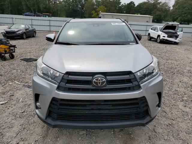 5TDKZRFH4JS533676 - 2018 TOYOTA HIGHLANDER SE SILVER photo 5