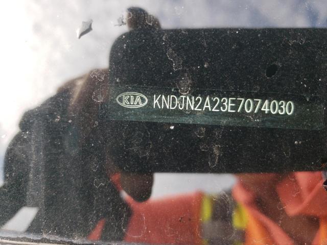 KNDJN2A23E7074030 - 2014 KIA SOUL WHITE photo 13