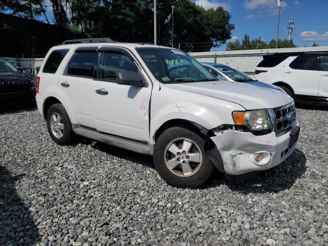 1FMCU9DG4AKC58732 - 2010 FORD ESCAPE XLT WHITE photo 4