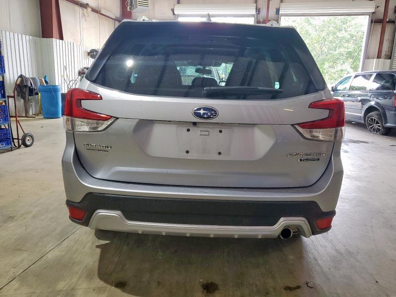 JF2SKARC9PH520703 - 2023 SUBARU FORESTER TOURING SILVER photo 6