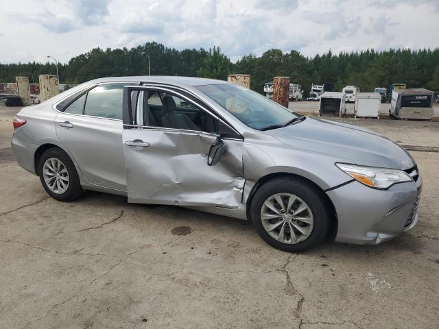 4T1BF1FK4FU058616 - 2015 TOYOTA CAMRY LE SILVER photo 4