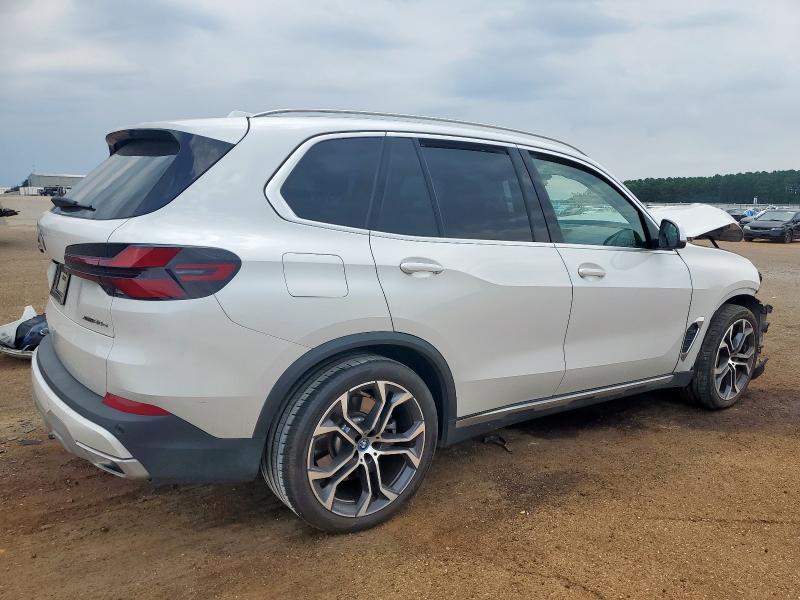 5UX43EU09R9U97816 - 2024 BMW X5 XDRIVE50E WHITE photo 3