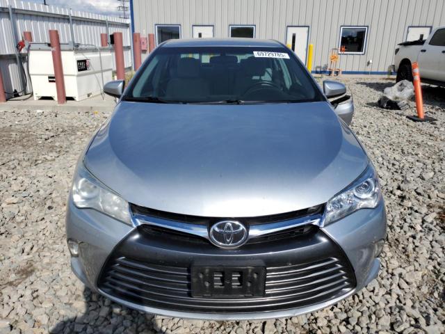 4T4BF1FK3FR460259 - 2015 TOYOTA CAMRY LE 银色 照片 5