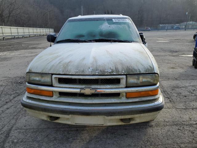 1GNDT13W81K209689 - 2001 CHEVROLET BLAZER WHITE photo 5