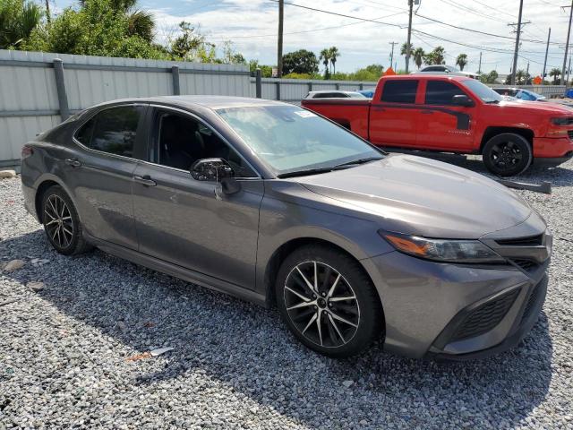 4T1T11AK9MU614331 - 2021 TOYOTA CAMRY SE GRAY photo 4