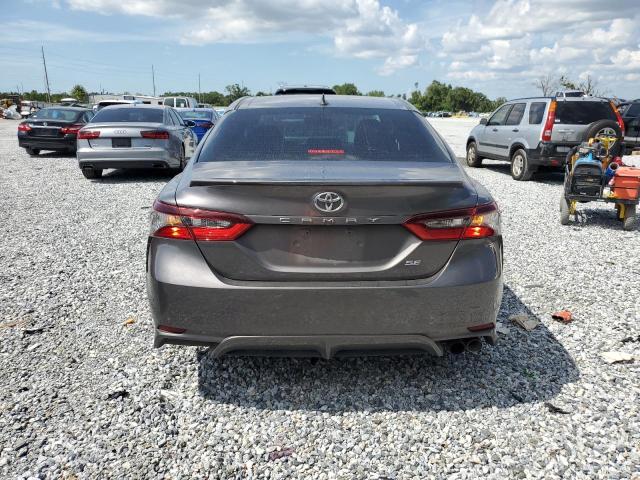 4T1T11AK9MU614331 - 2021 TOYOTA CAMRY SE GRAY photo 6