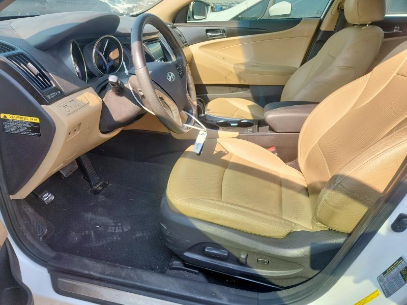 5NPEC4AC6DH603346 - 2013 HYUNDAI SONATA SE 白色 照片 7