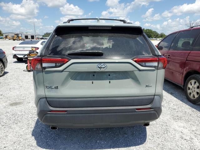 2T3W1RFV5MW141386 - 2021 TOYOTA RAV4 XLE 灰色 照片 6