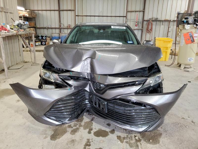 4T1B11HKXKU681390 - 2019 TOYOTA CAMRY L GRAY photo 5