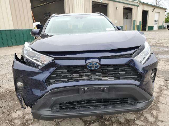 4T3RWRFV4MU025420 - 2021 TOYOTA RAV4 XLE 蓝色 照片 5