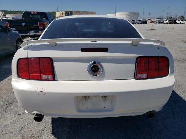 1ZVFT82H175232488 - 2007 FORD MUSTANG GT WHITE photo 6