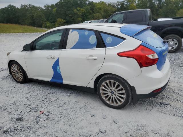 1FAHP3N26CL327456 - 2012 FORD FOCUS TITANIUM WHITE photo 2