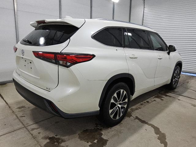 5TDGZRAHXMS533831 - 2021 TOYOTA HIGHLANDER XLE 白色 照片 3