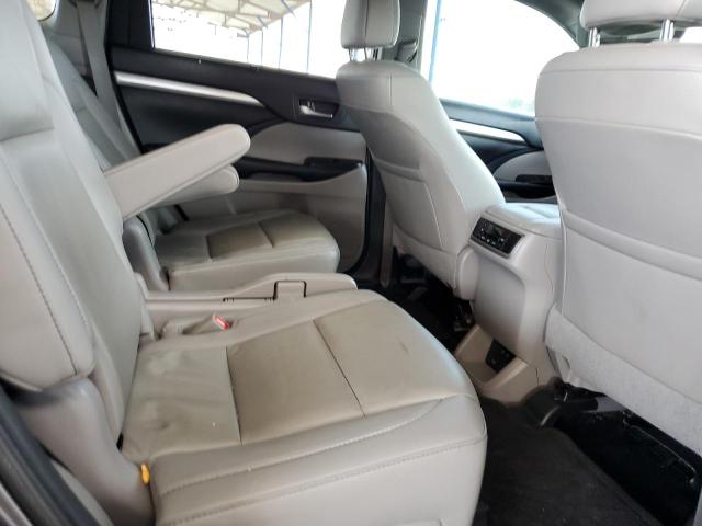 5TDKZRFH2KS562658 - 2019 TOYOTA HIGHLANDER SE GRAY photo 11