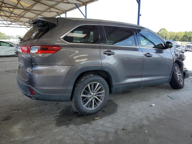 5TDKZRFH2KS562658 - 2019 TOYOTA HIGHLANDER SE GRAY photo 3