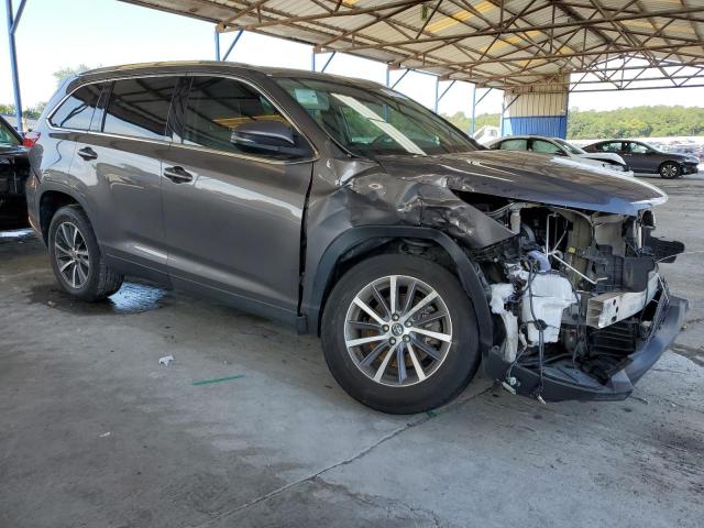 5TDKZRFH2KS562658 - 2019 TOYOTA HIGHLANDER SE GRAY photo 4