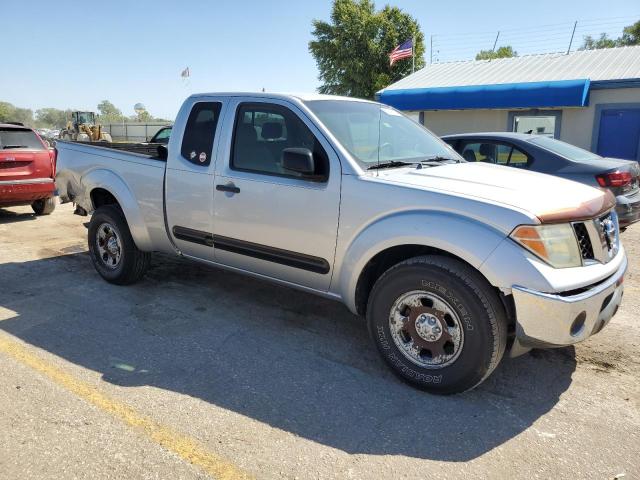 1N6BD06T38C422673 - 2008 NISSAN FRONTIER KING CAB XE SILVER photo 4