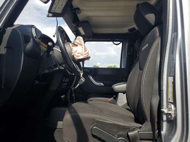 1C4BJWEG1JL937518 - 2018 JEEP WRANGLER UNLIMITED SAHARA SILVER photo 7