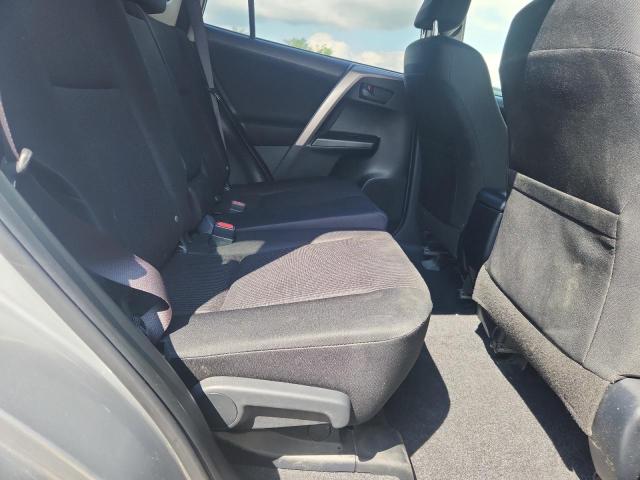 JTMBFREV9JJ254916 - 2018 TOYOTA RAV4 LE Gümüş fotoğraf 11