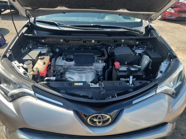 JTMBFREV9JJ254916 - 2018 TOYOTA RAV4 LE Gümüş fotoğraf 12