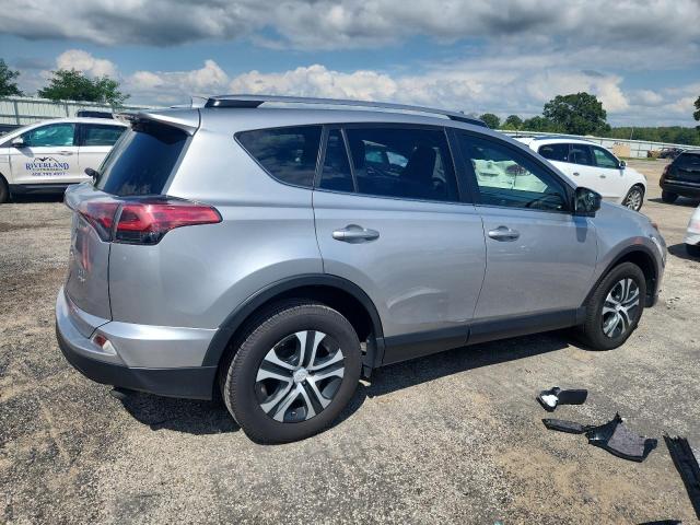 JTMBFREV9JJ254916 - 2018 TOYOTA RAV4 LE Gümüş fotoğraf 3