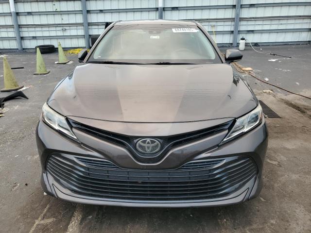 4T1B11HK1JU153834 - 2018 TOYOTA CAMRY L TAN photo 5