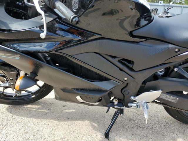 MH3RH18YXPK011622 - 2023 YAMAHA YZFR3 A BLACK photo 7