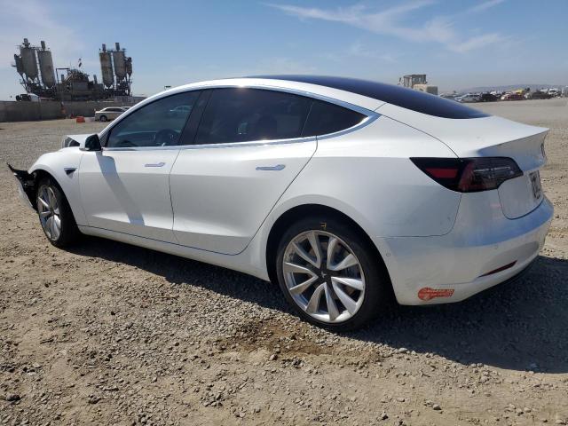 5YJ3E1EA6JF010055 - 2018 TESLA MODEL 3 Beyaz fotoğraf 2