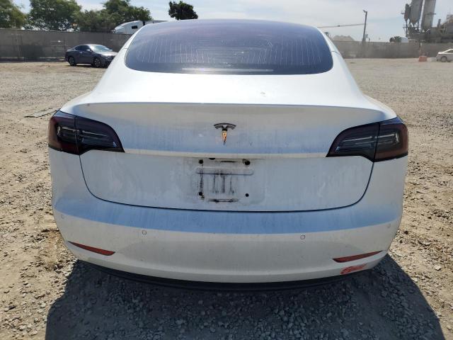5YJ3E1EA6JF010055 - 2018 TESLA MODEL 3 Beyaz fotoğraf 6
