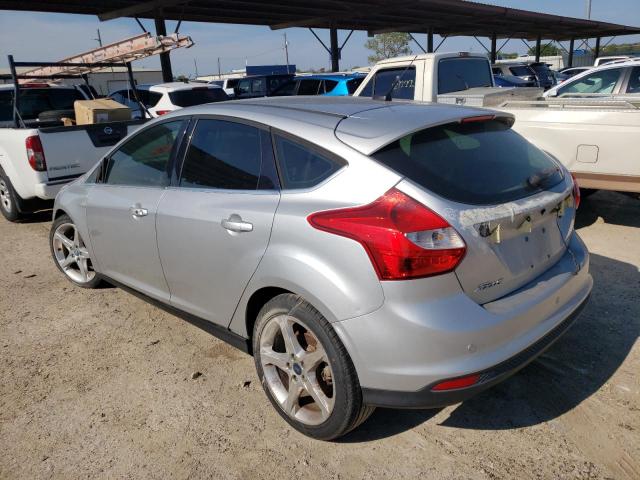 1FAHP3N20CL347394 - 2012 FORD FOCUS TITANIUM SILVER photo 2