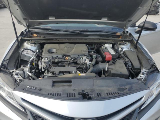 4T1G11AK9LU955504 - 2020 TOYOTA CAMRY SE SILVER photo 11