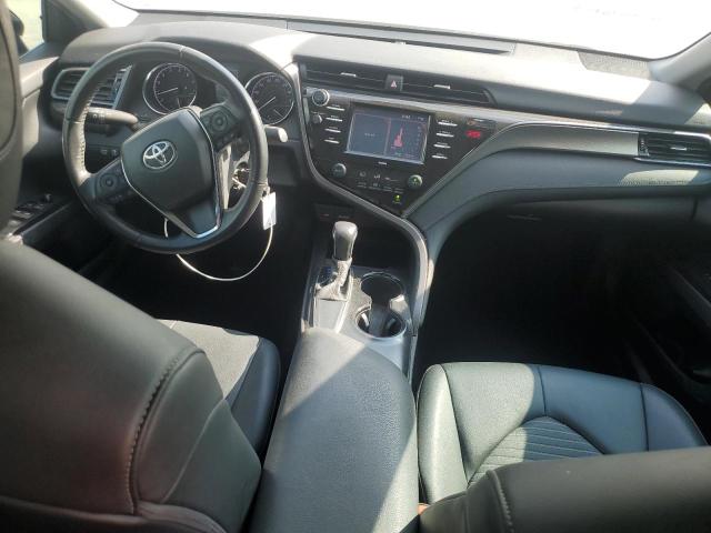 4T1G11AK9LU955504 - 2020 TOYOTA CAMRY SE SILVER photo 8