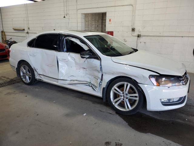 1VWCN7A34EC067297 - 2014 VOLKSWAGEN PASSAT SEL Weiß Foto 4