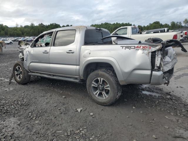 3TMCZ5AN5JM172968 - 2018 TOYOTA TACOMA DOUBLE CAB ვერცხლისფერი ფოტო 2