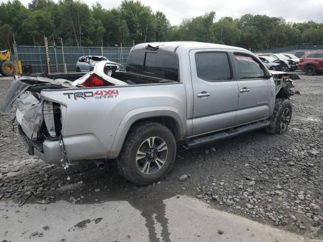 3TMCZ5AN5JM172968 - 2018 TOYOTA TACOMA DOUBLE CAB ვერცხლისფერი ფოტო 3