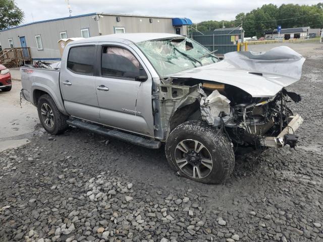 3TMCZ5AN5JM172968 - 2018 TOYOTA TACOMA DOUBLE CAB ვერცხლისფერი ფოტო 4