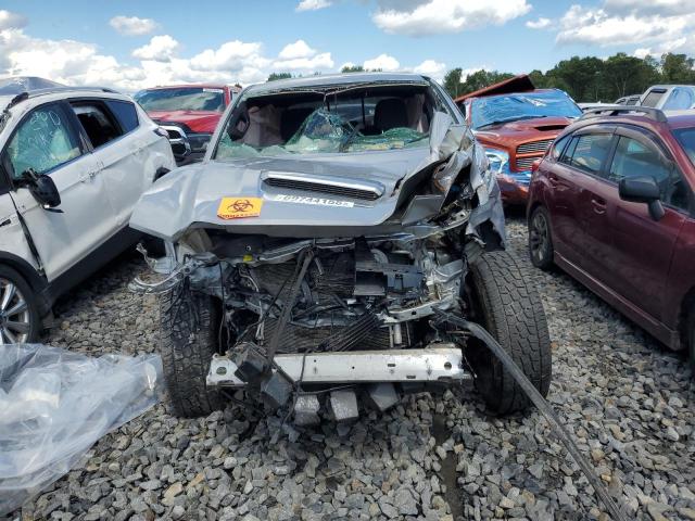 3TMCZ5AN5JM172968 - 2018 TOYOTA TACOMA DOUBLE CAB ვერცხლისფერი ფოტო 5